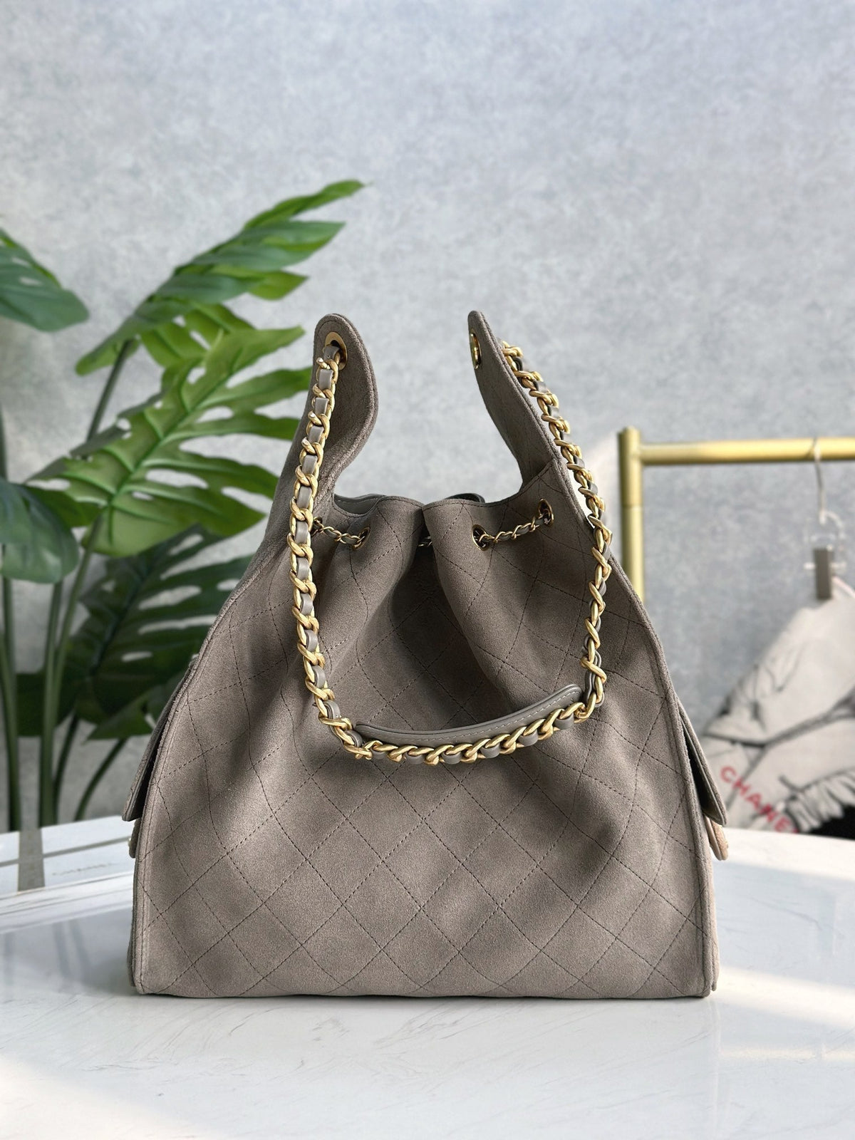 Bolso hobo tipo cubo de ante esmerilado – 2 tamaños
