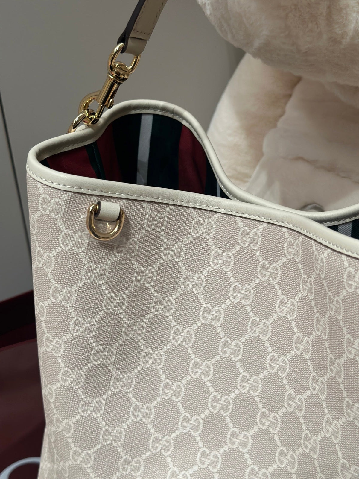 Bolso pequeño de hombro beige y ocre