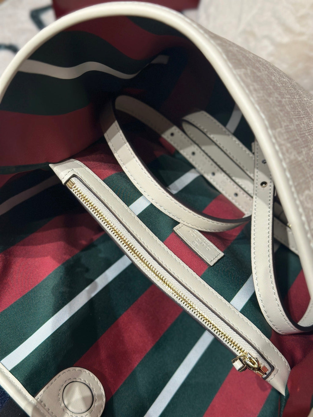 Bolso pequeño de hombro beige y ocre