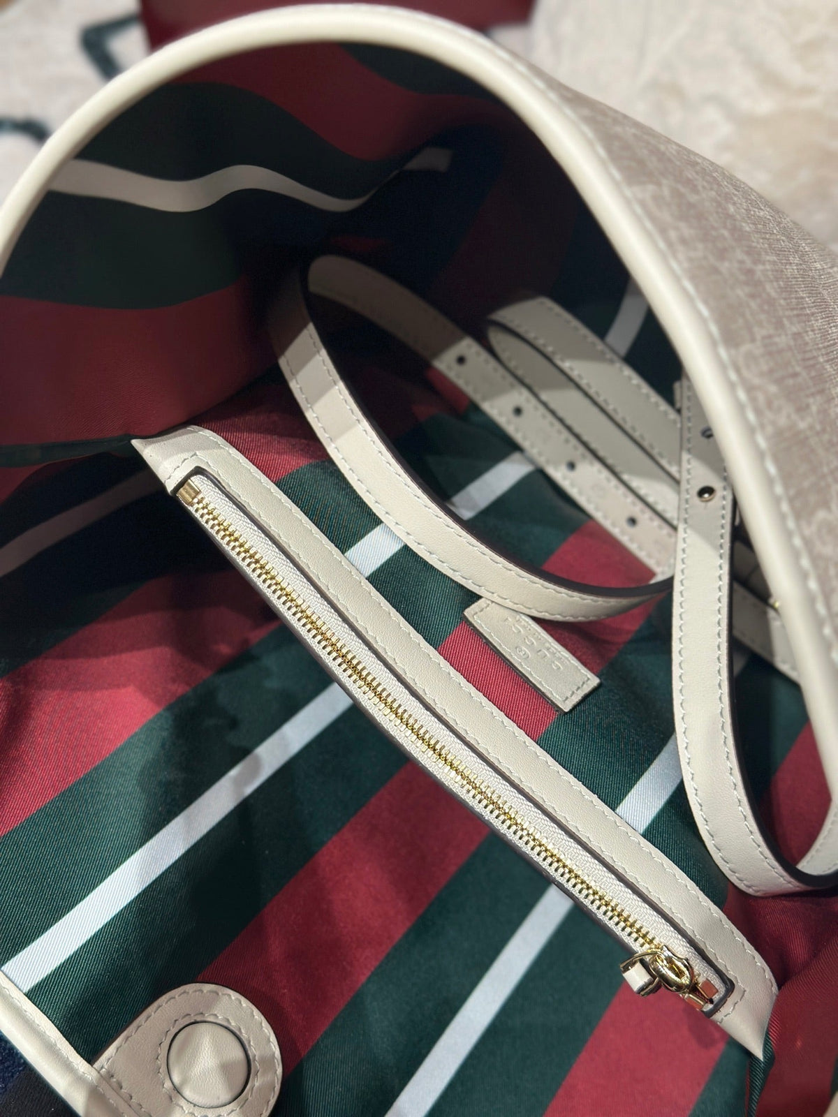 Bolso pequeño de hombro beige y ocre