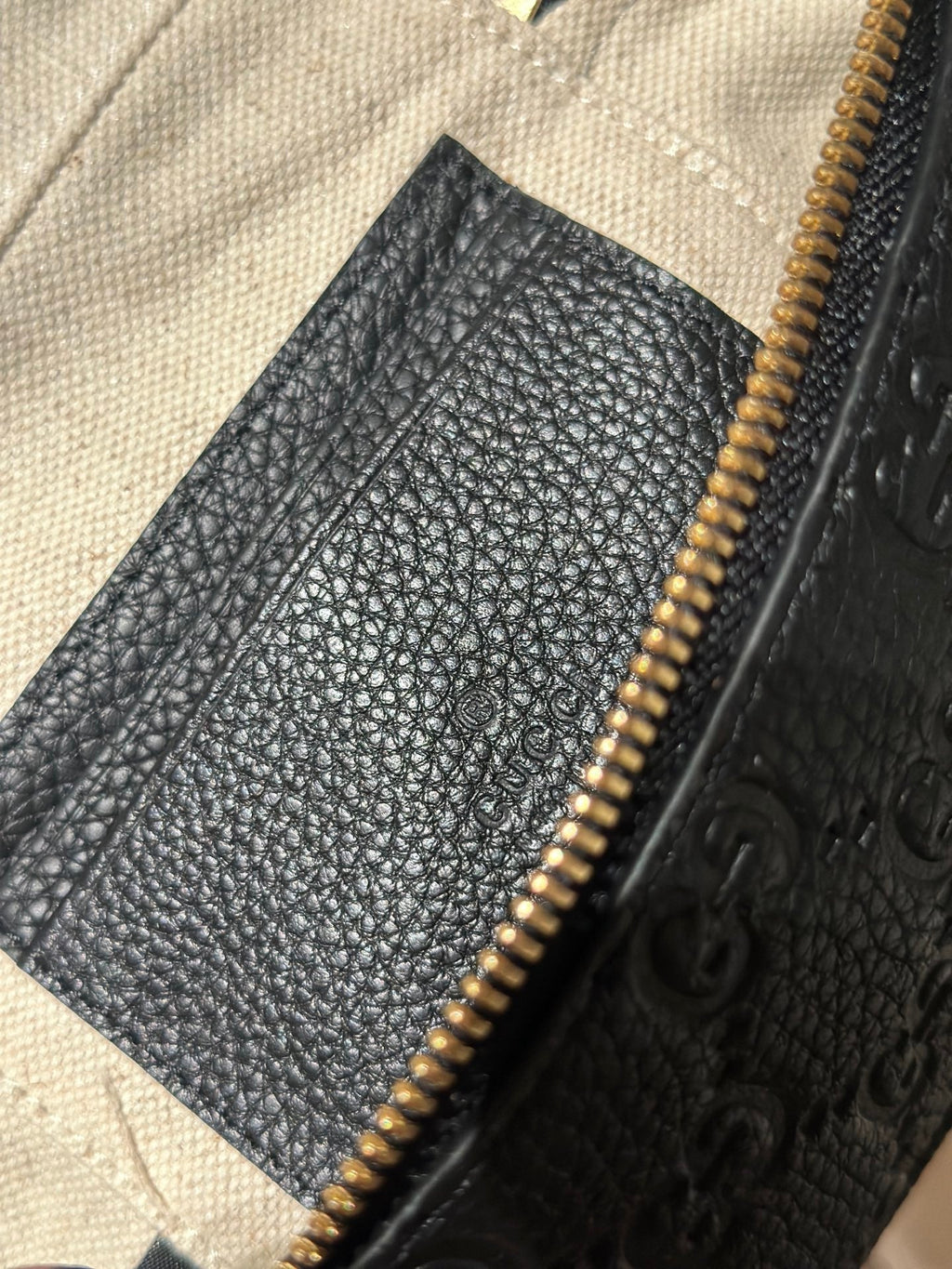 Bolso de hombro de piel prensada