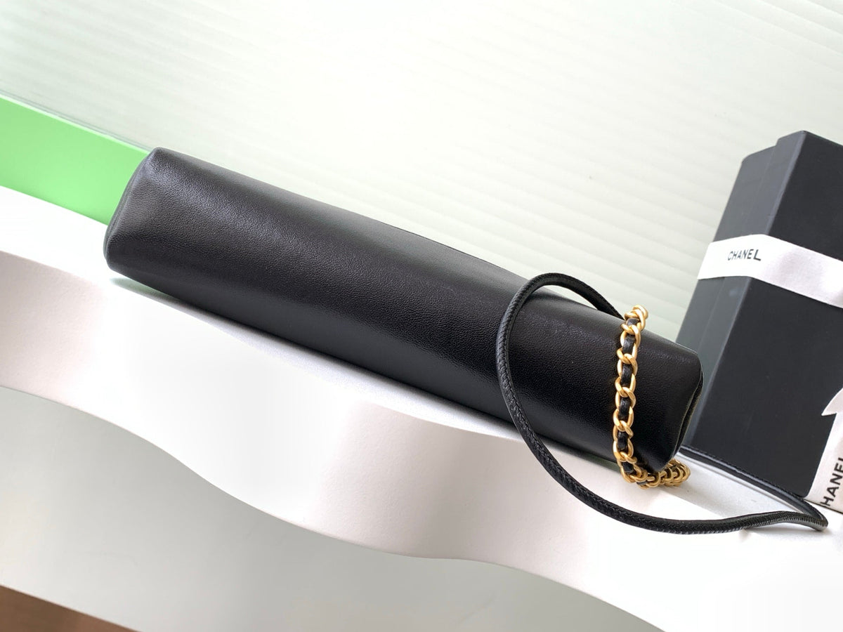 Bolso bandolera clásico de piel de oveja nobuk – 22 cm
