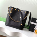 Bolso tipo cubo clásico con tachuelas – 28 cm