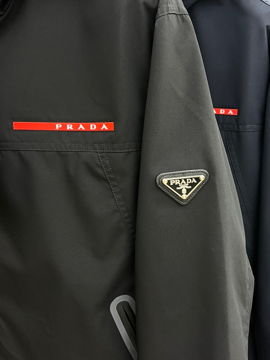 Chaqueta informal con capucha