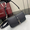 Bolso bandolera de piel granulada negra – Primavera/Verano 2025