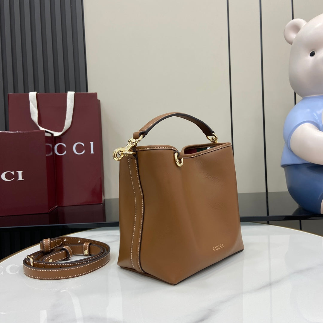 Bolso Mini Bucket Bag Emblem de piel marrón