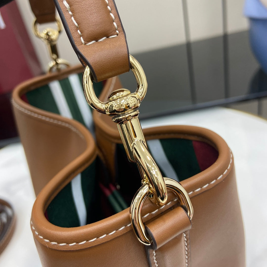 Bolso Mini Bucket Bag Emblem de piel marrón