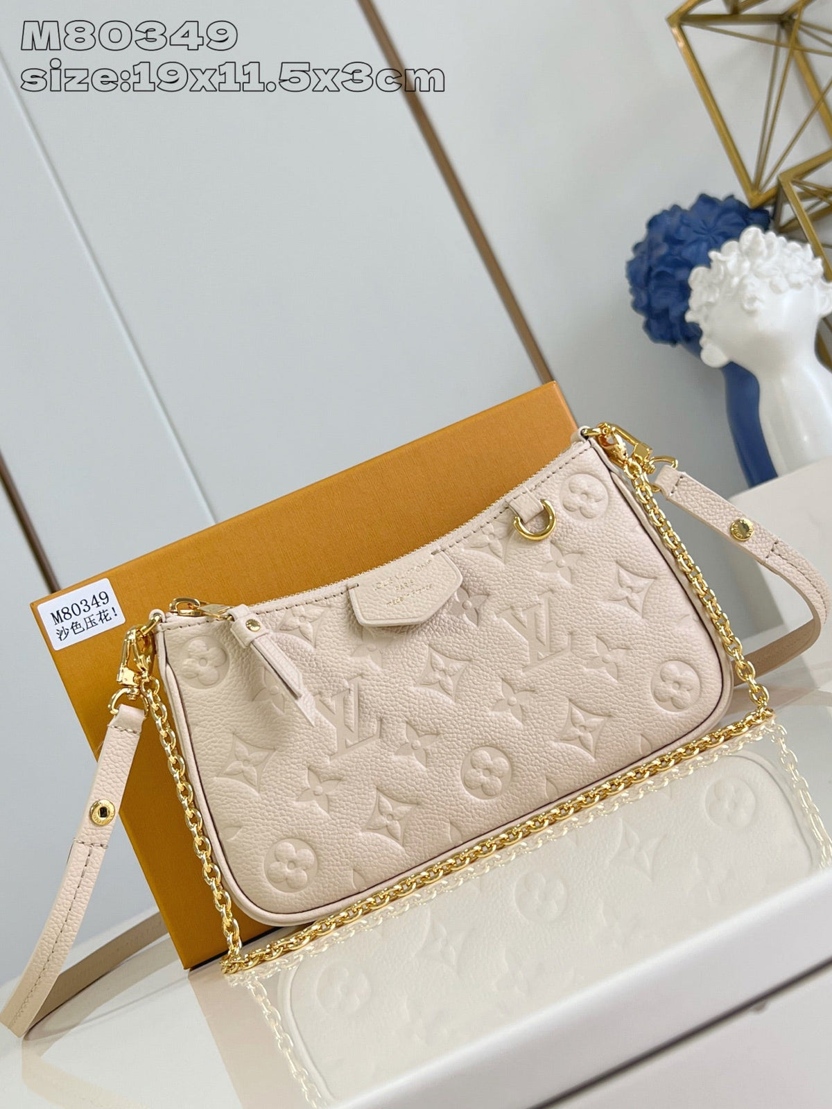 Bolso de hombro de piel repujada