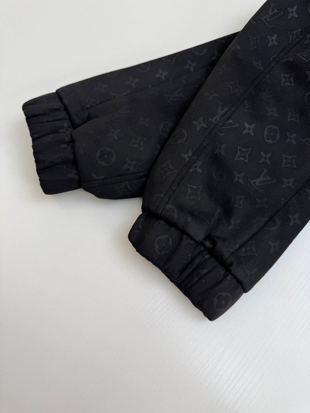 Chaqueta de estilo cuero con monograma integral