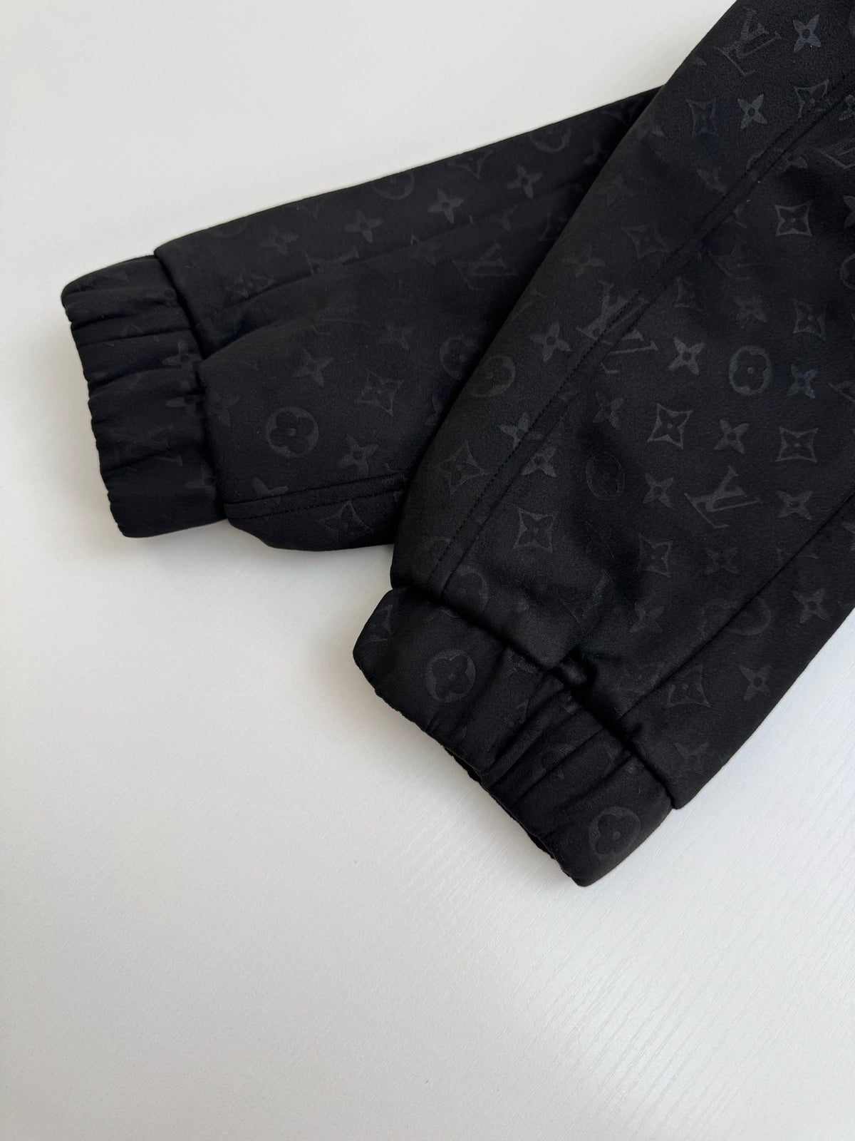 Chaqueta de estilo cuero con monograma integral