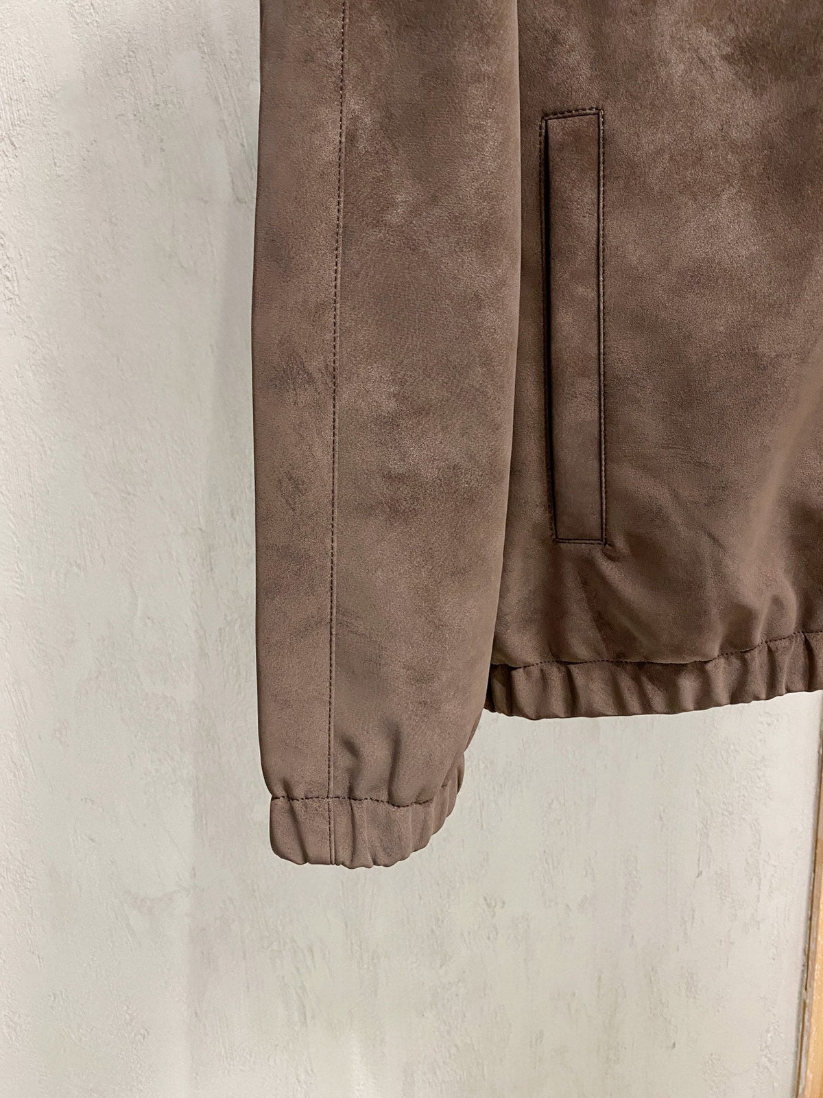 Chaqueta italiana de ante con cuello alto