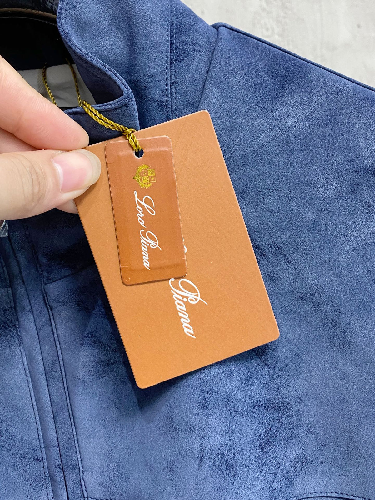 Chaqueta italiana de ante con cuello alto