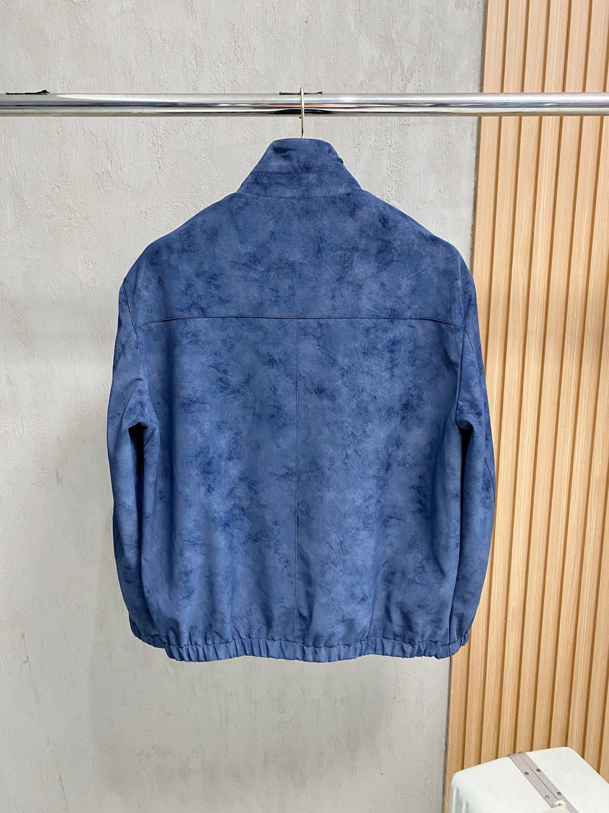 Chaqueta italiana de ante con cuello alto