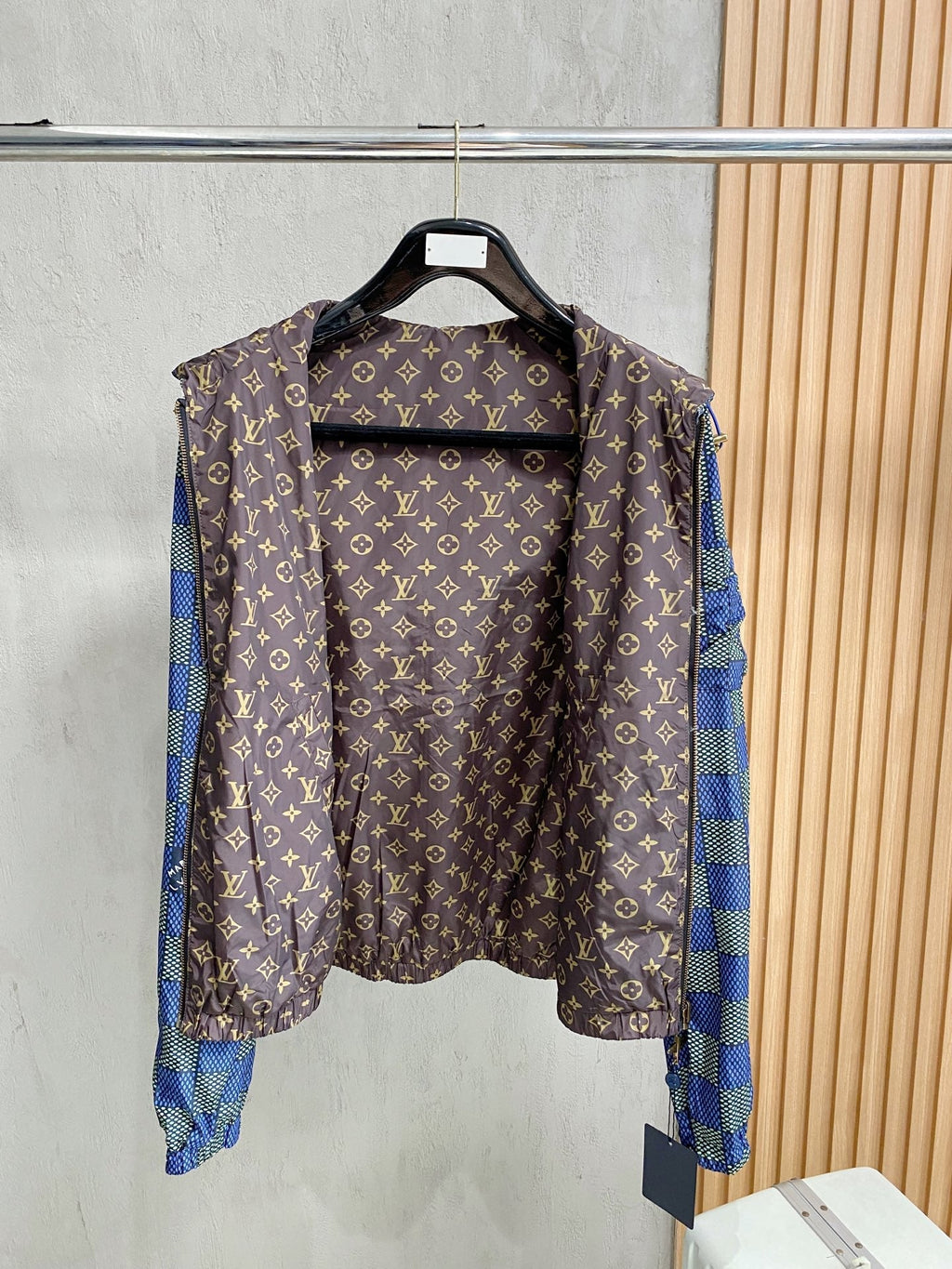 Chaqueta con capucha reversible de jacquard