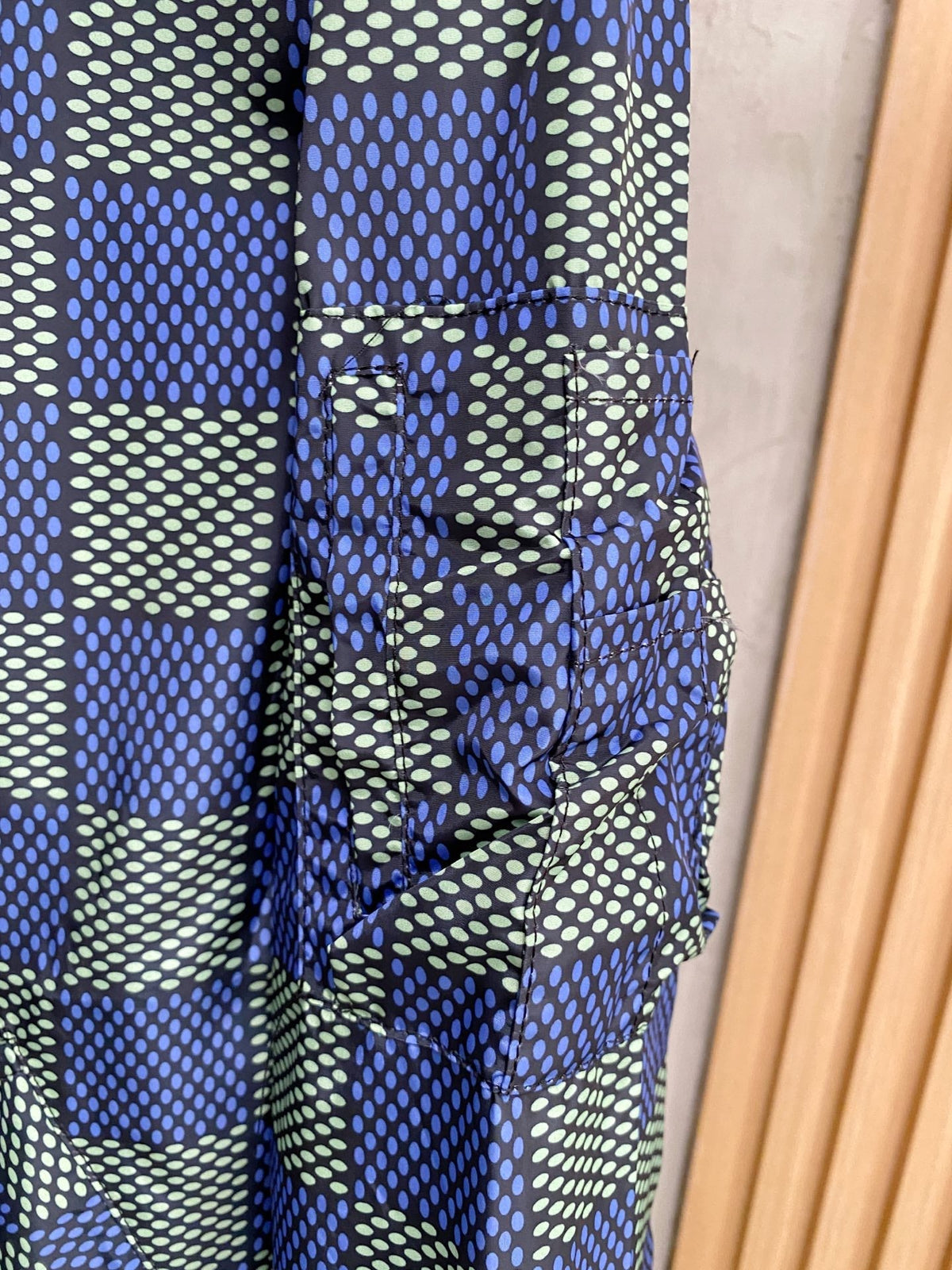 Chaqueta con capucha reversible de jacquard