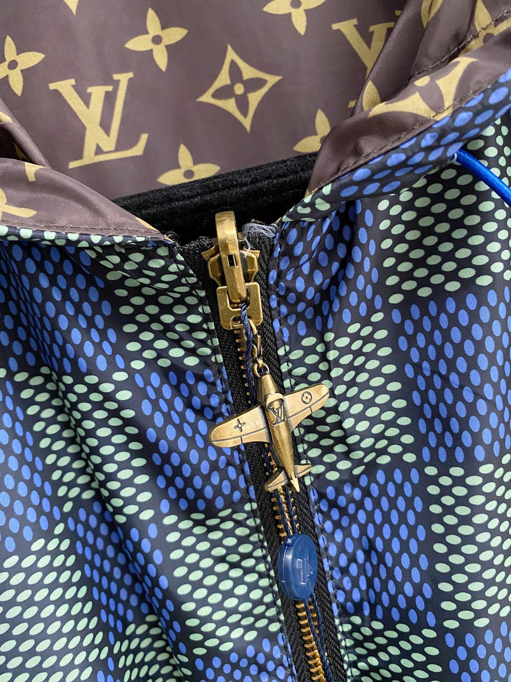 Chaqueta con capucha reversible de jacquard