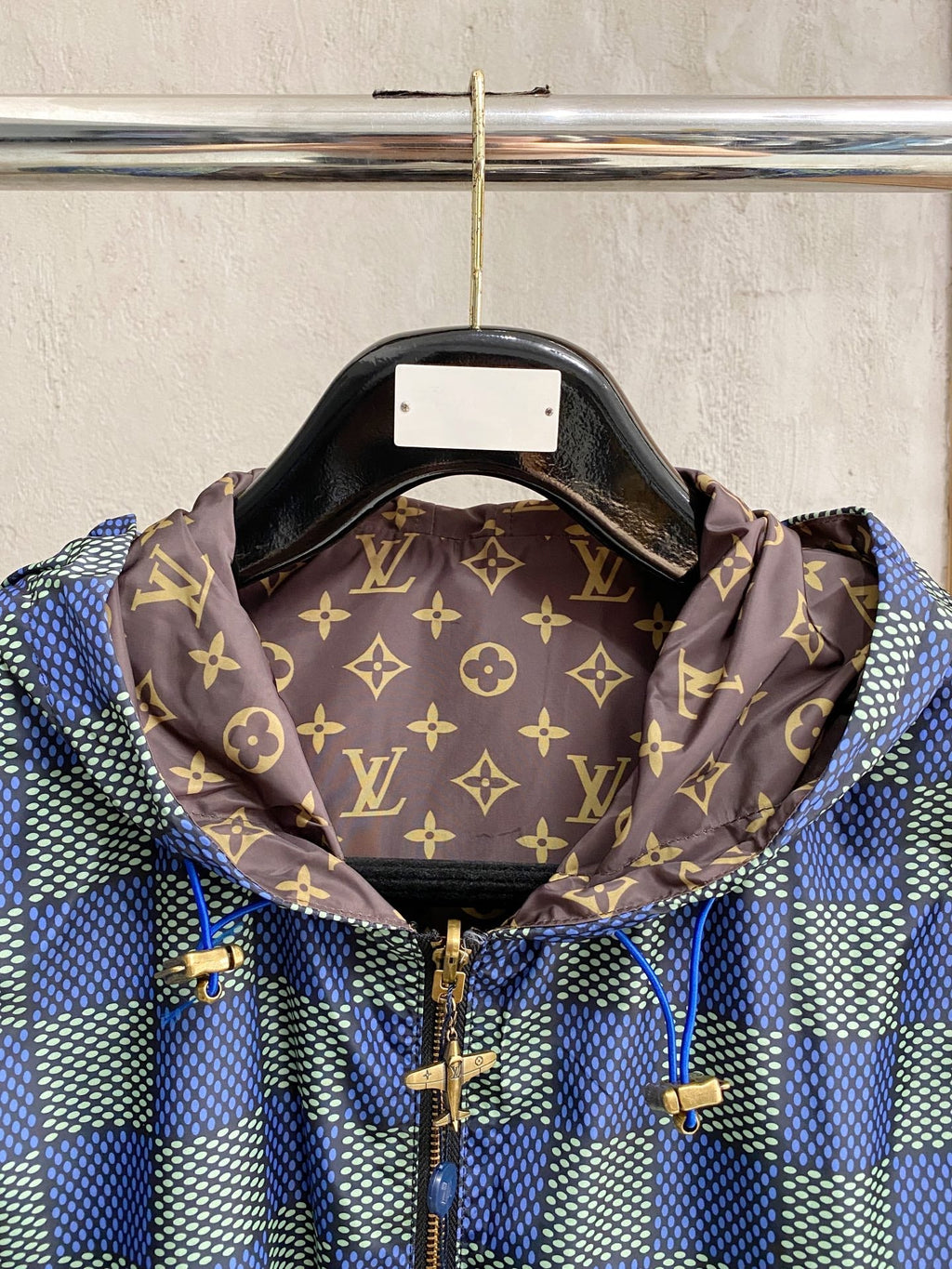 Chaqueta con capucha reversible de jacquard
