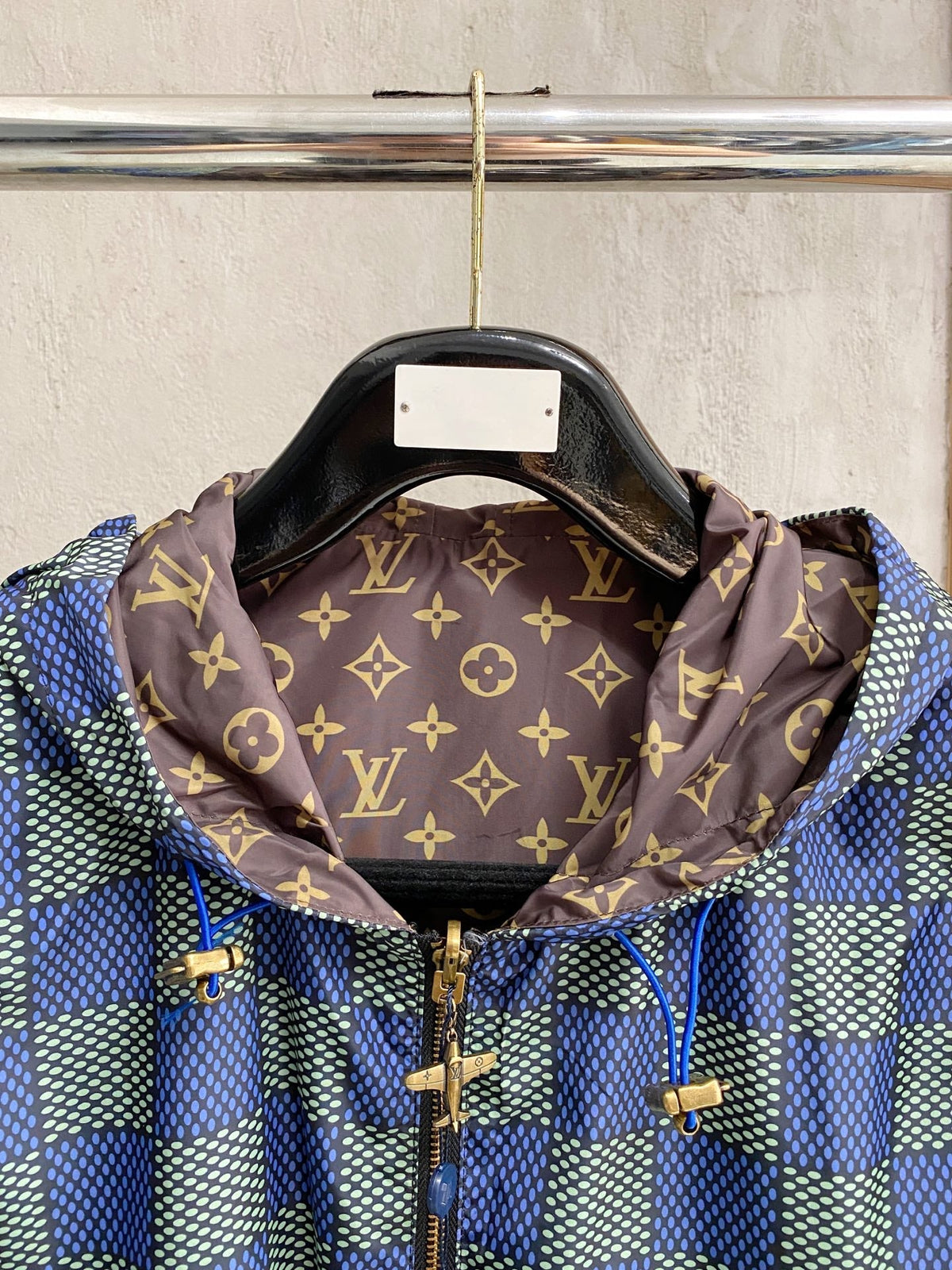 Chaqueta con capucha reversible de jacquard