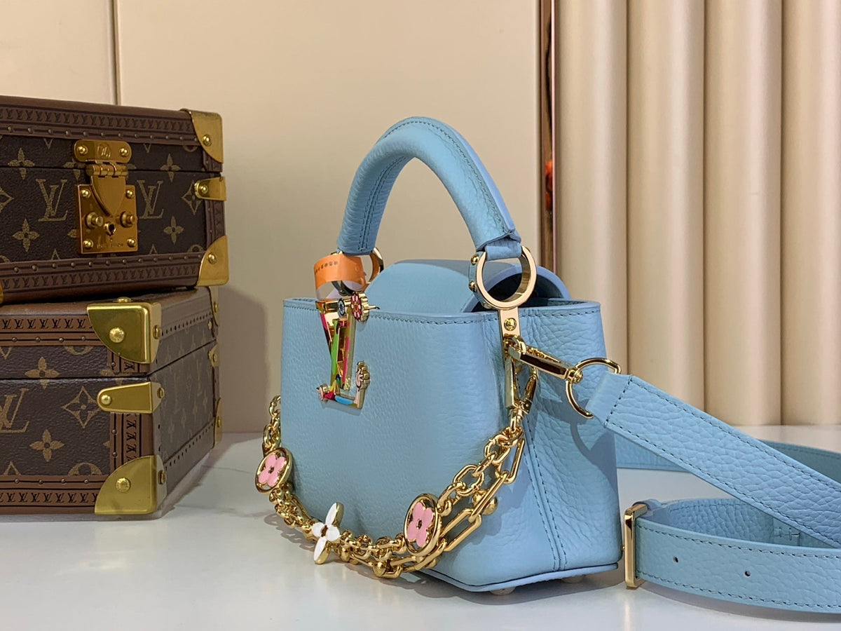 Capuchinas Este Oeste Mini Azul