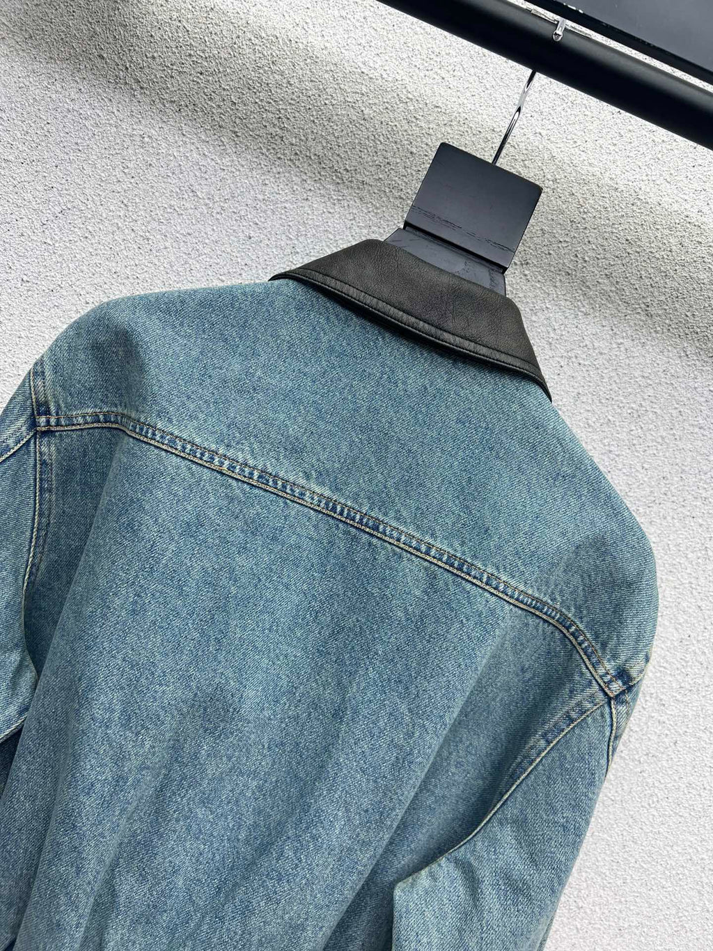 Chaqueta vaquera lavada bordada LW