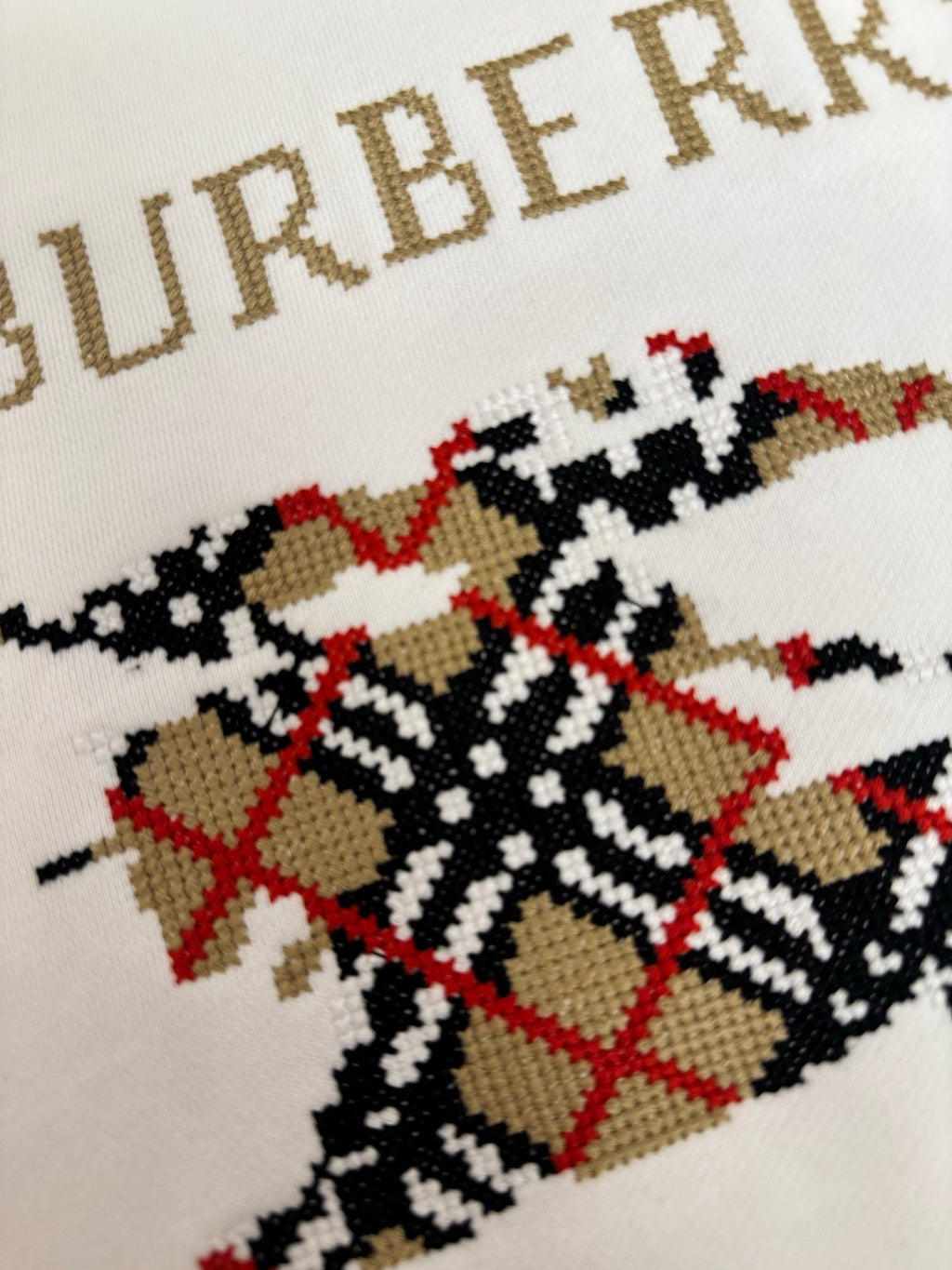 Sudadera con mosaico bordado
