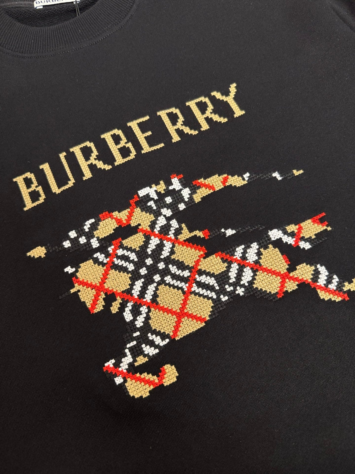 Sudadera con mosaico bordado