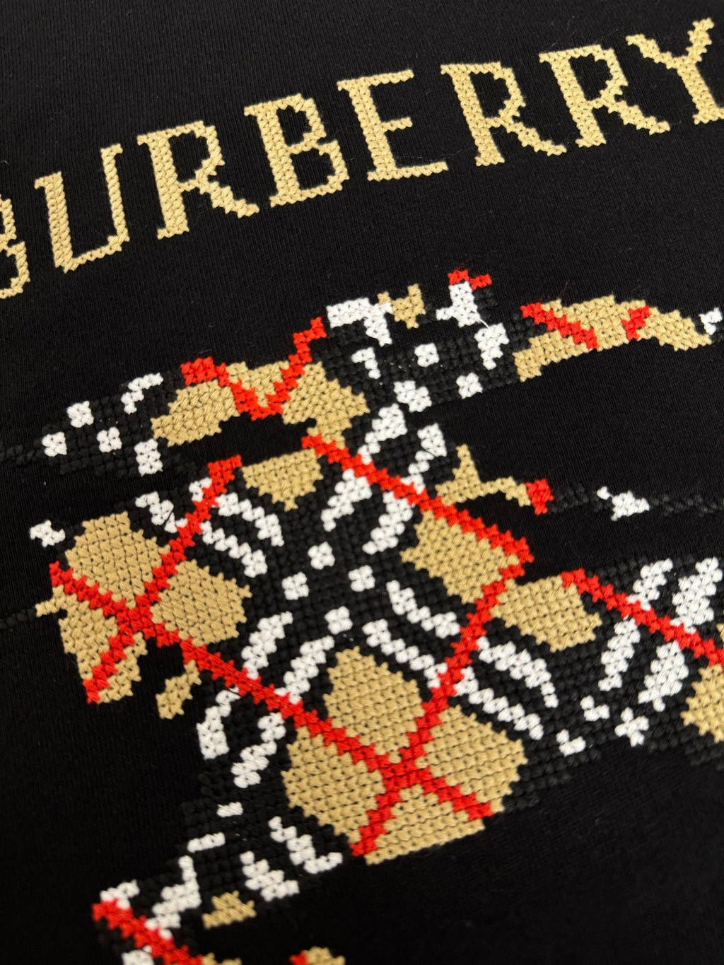 Sudadera con mosaico bordado