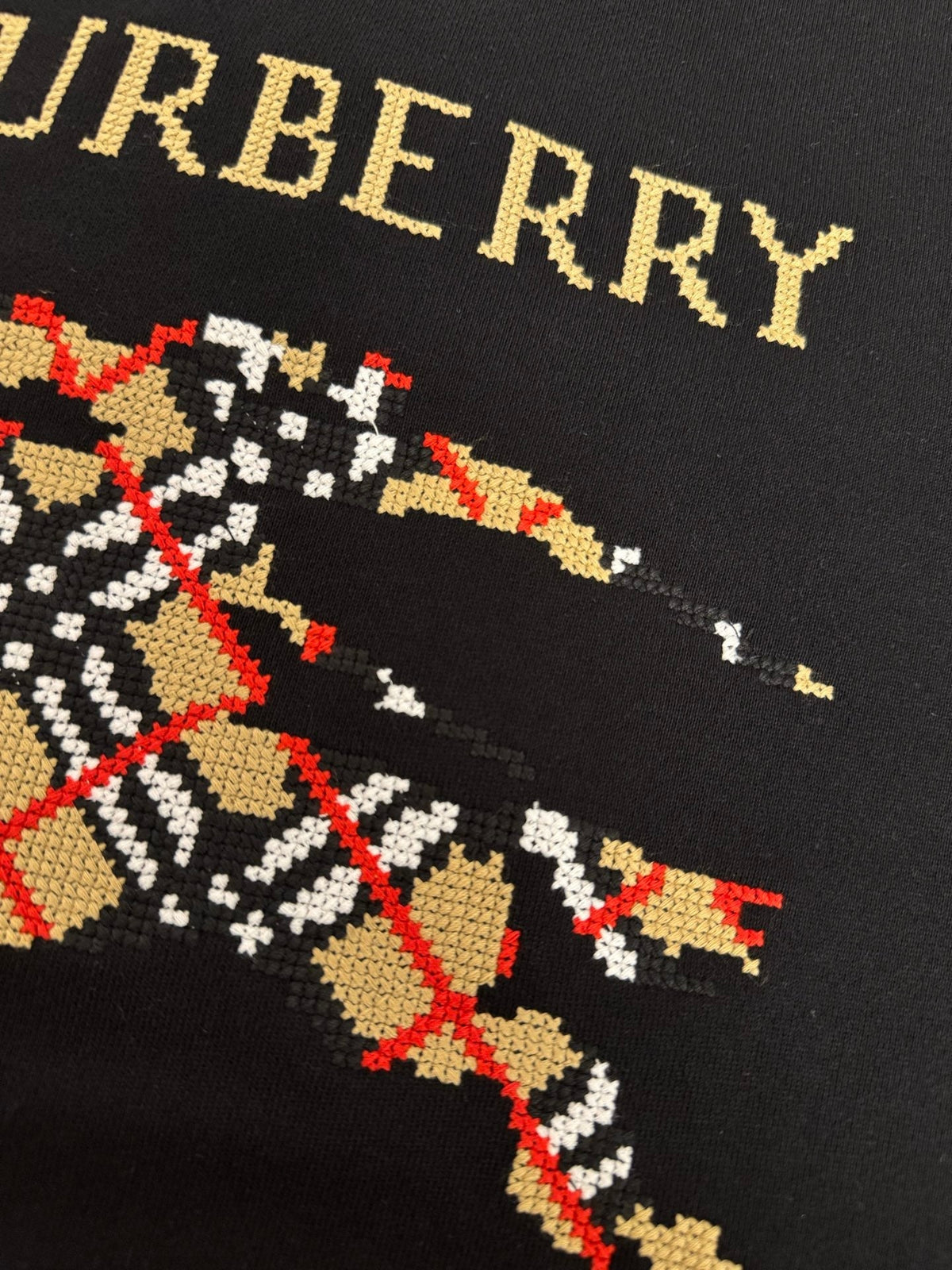 Sudadera con mosaico bordado