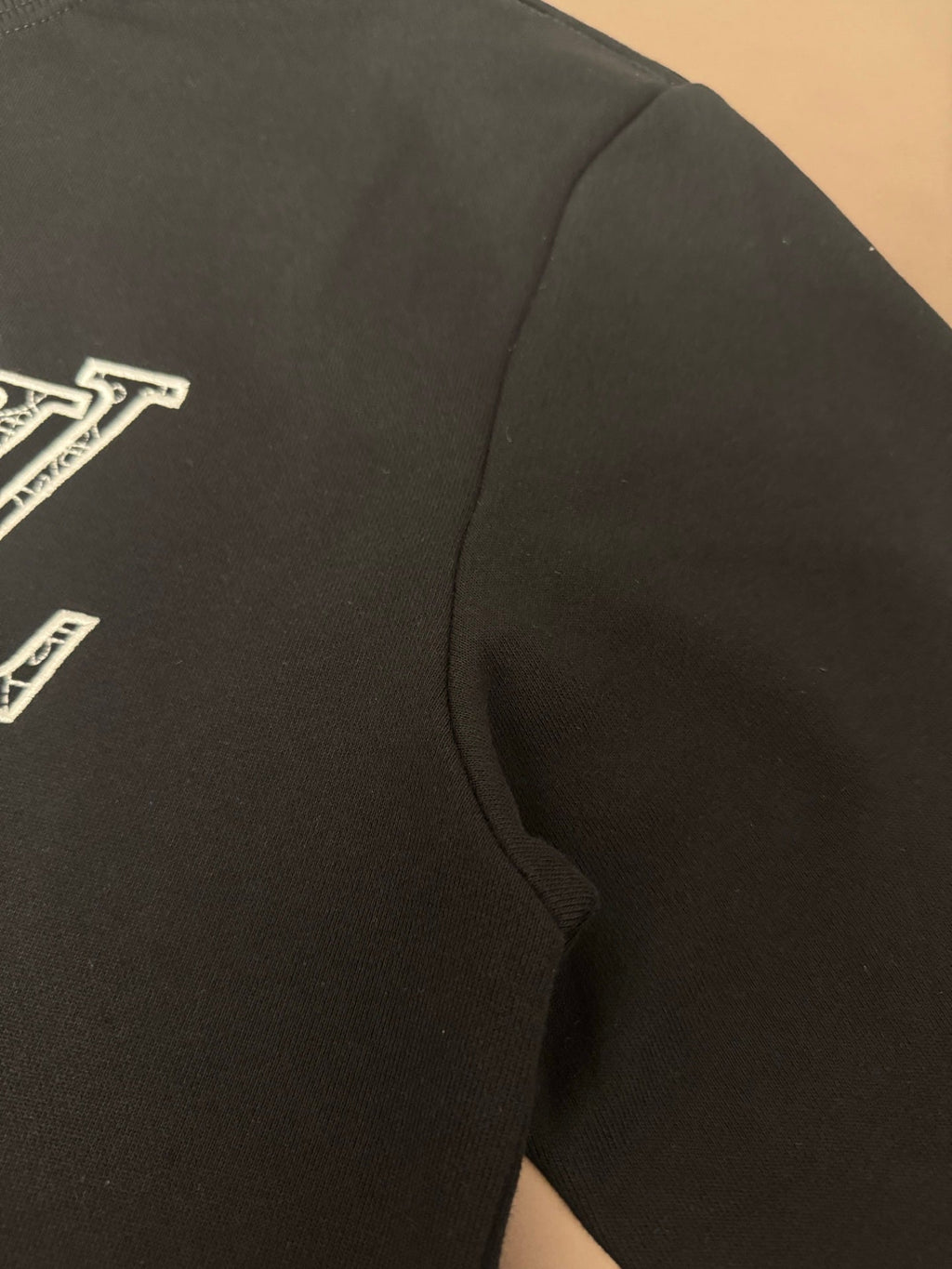 Sudadera clásica con espalda bordada