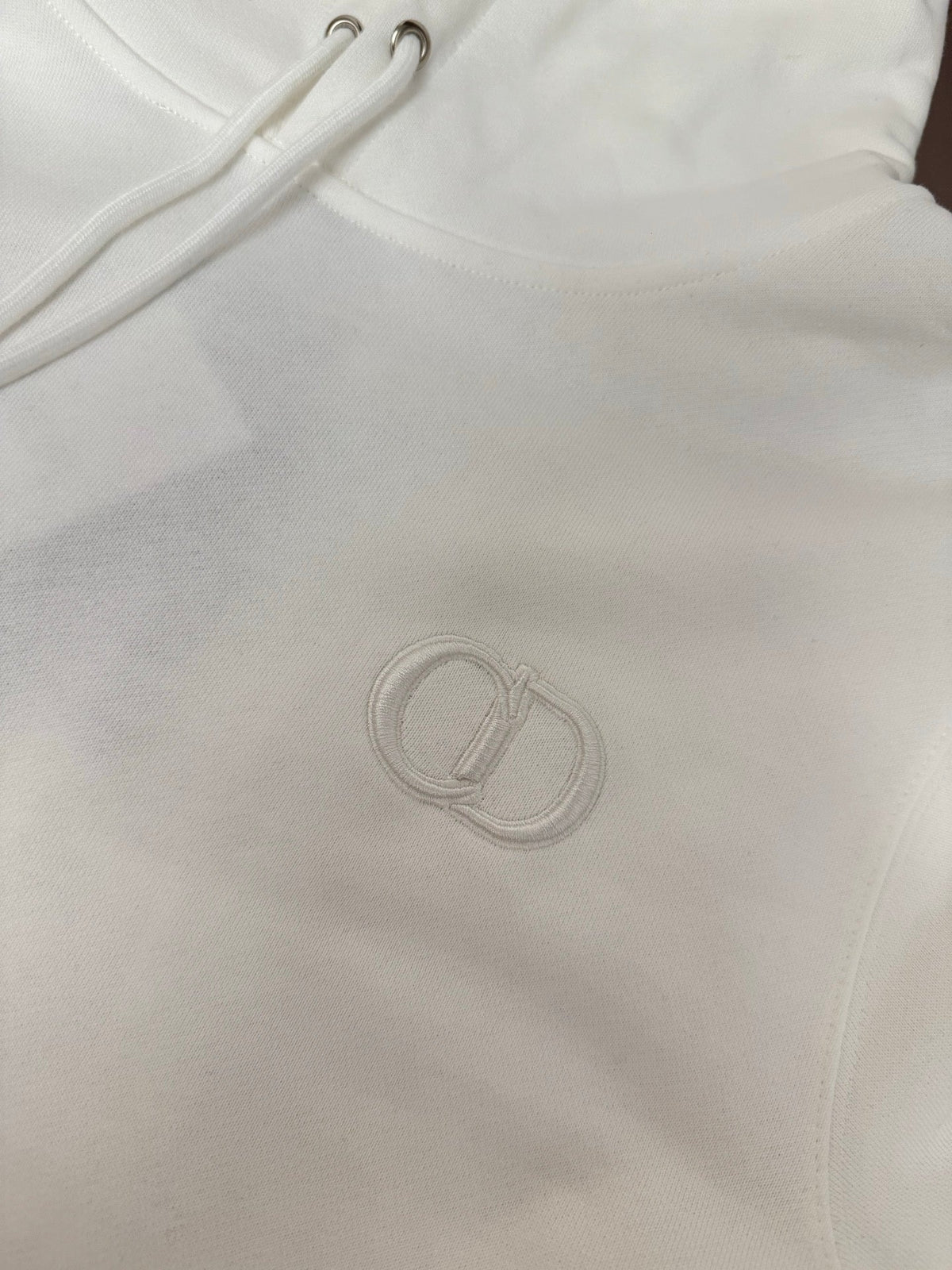 Sudadera con capucha bordada