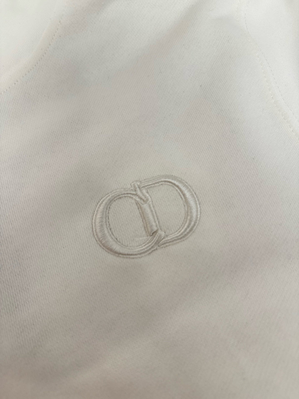 Sudadera con capucha bordada