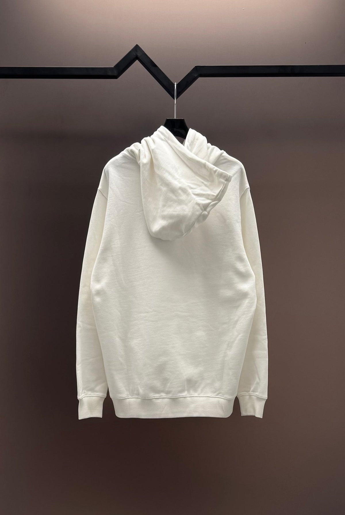 Sudadera con capucha bordada