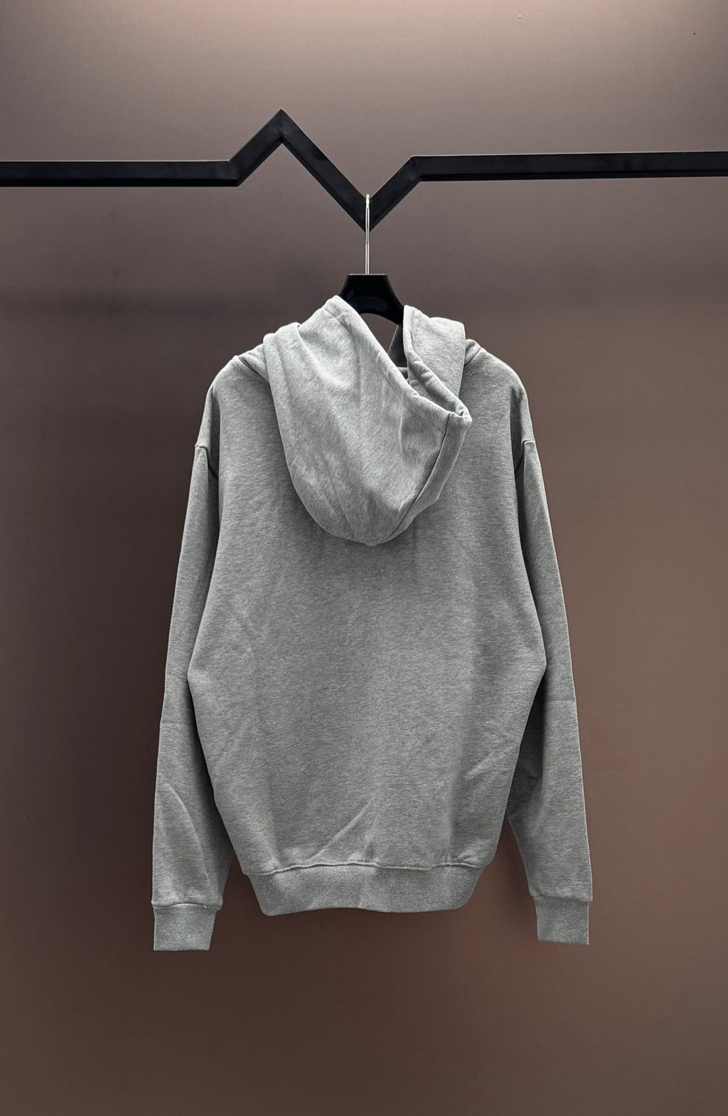 Sudadera con capucha bordada