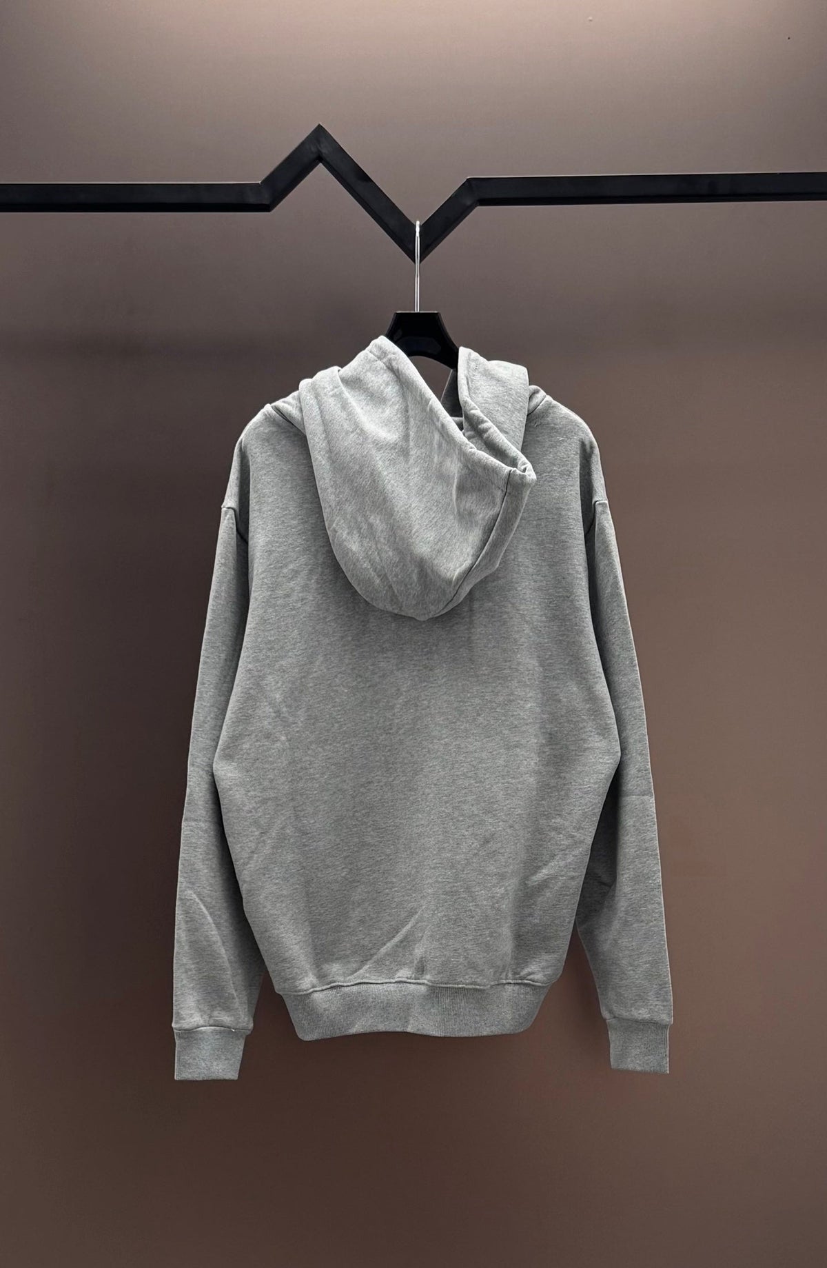 Sudadera con capucha bordada
