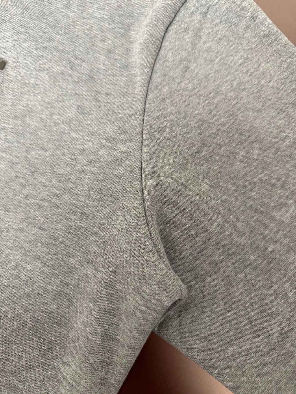 Sudadera con capucha bordada