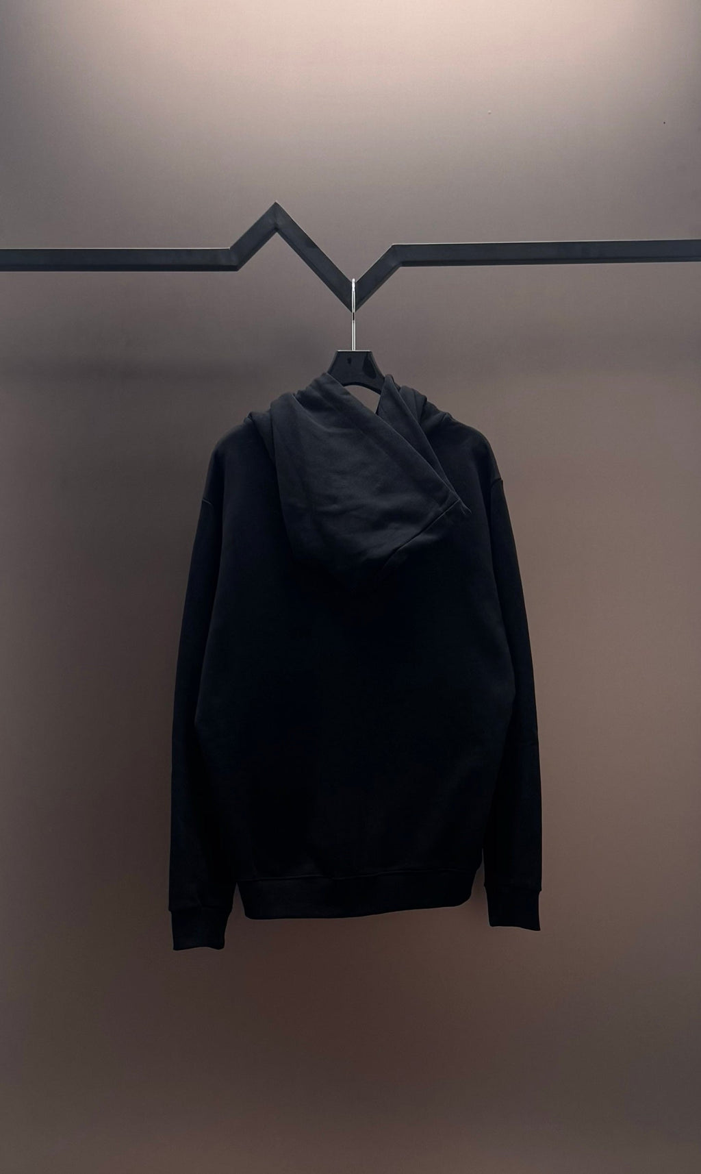 Sudadera con capucha bordada