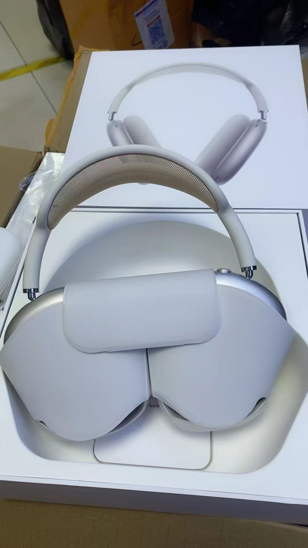 Auriculares inalámbricos supraaurales color beige