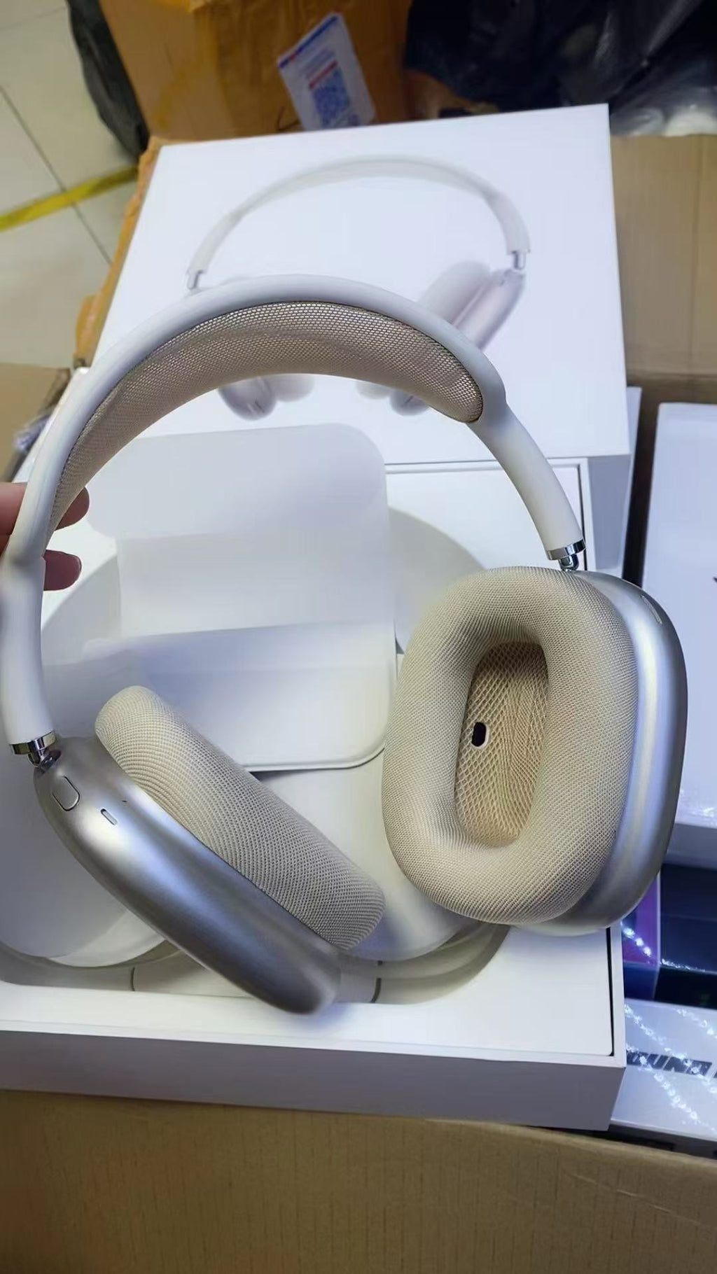 Auriculares inalámbricos supraaurales color beige