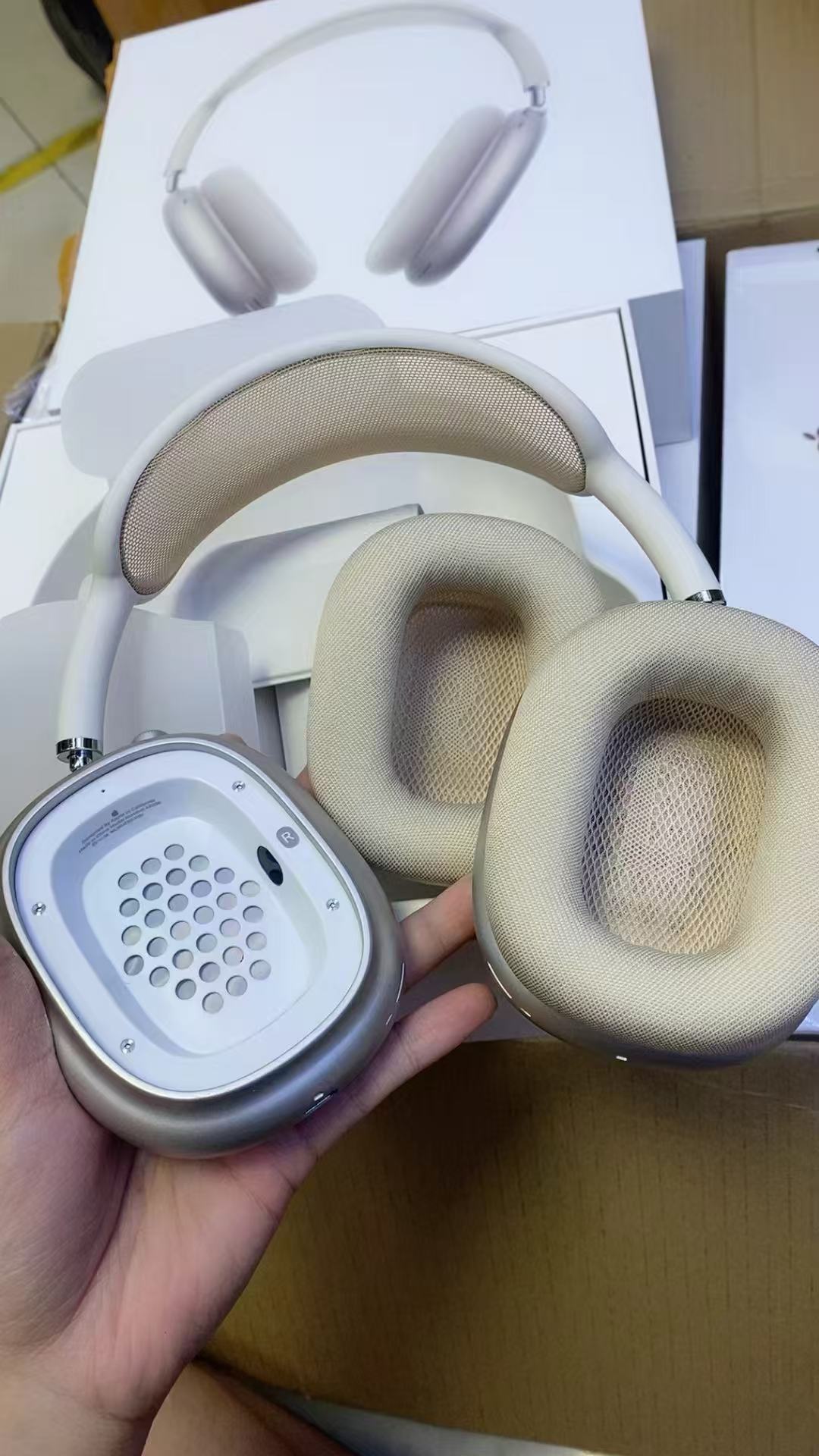 Auriculares inalámbricos supraaurales color beige