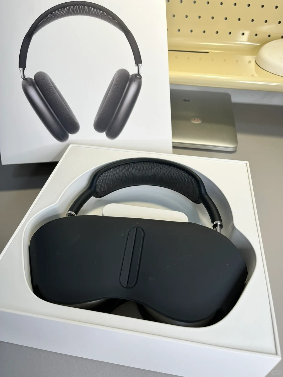 BLACK WIRELESS OVER-EAR HEADPHONES