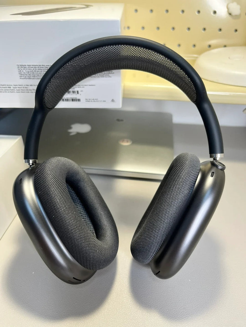 BLACK WIRELESS OVER-EAR HEADPHONES