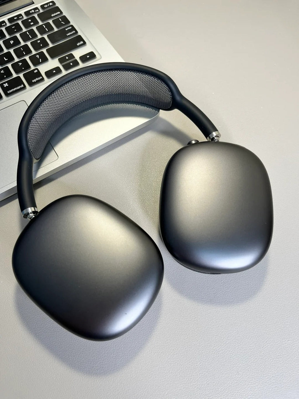 BLACK WIRELESS OVER-EAR HEADPHONES
