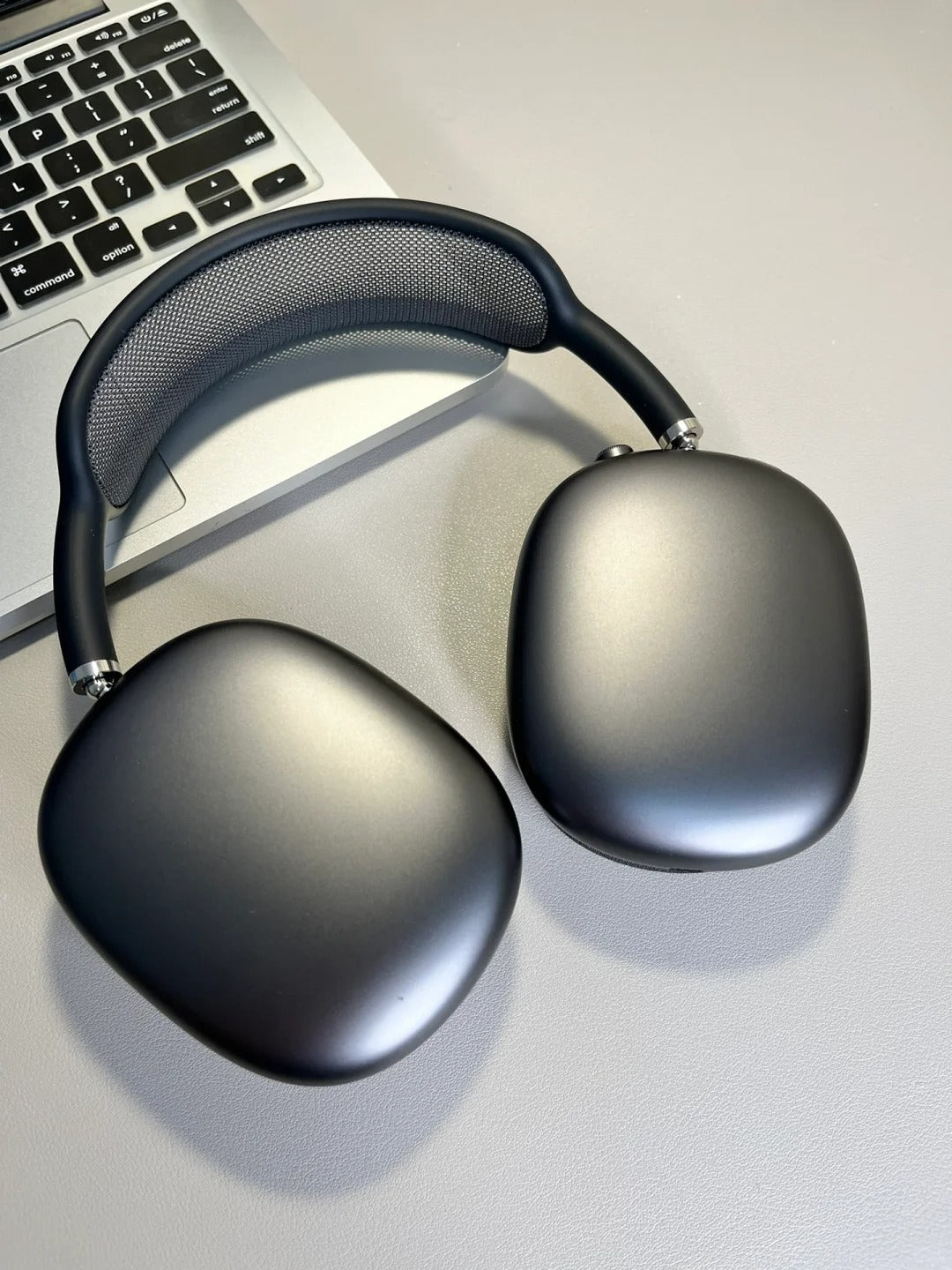 BLACK WIRELESS OVER-EAR HEADPHONES