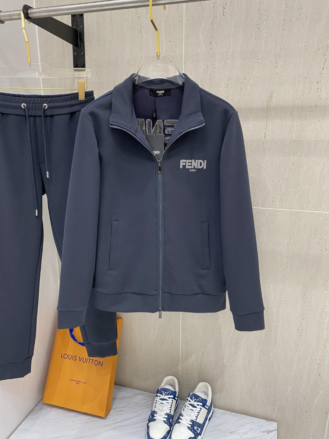 Conjunto de dos piezas: suéter y pantalón deportivo