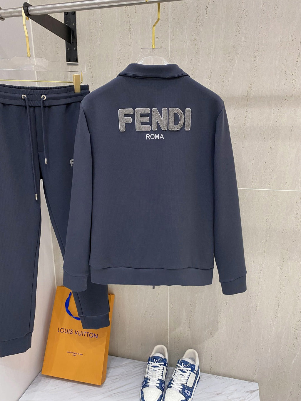 Conjunto de dos piezas: suéter y pantalón deportivo