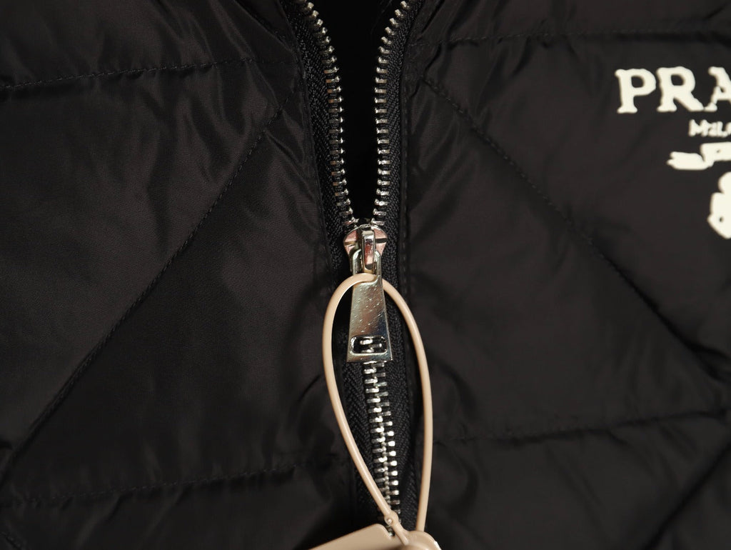 Chaqueta de plumas con patchwork de diamantes