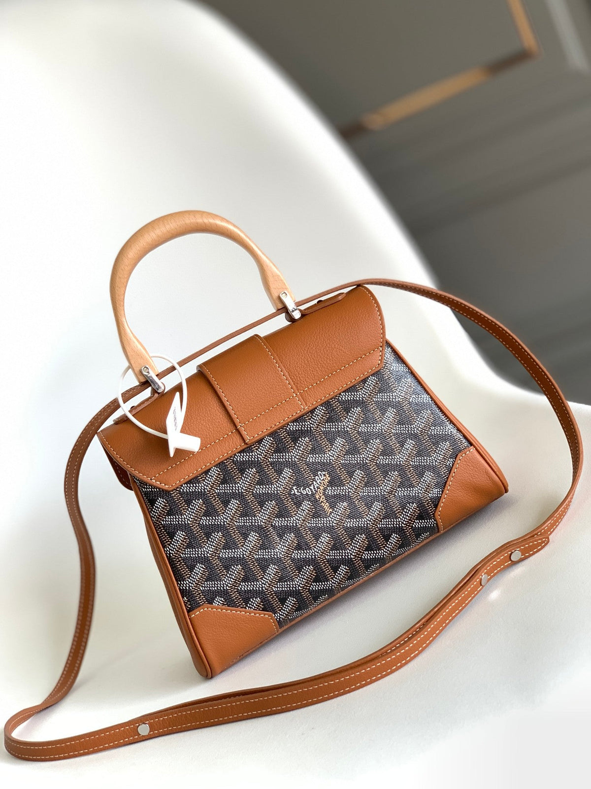 Bolso de mano con estampado clásico