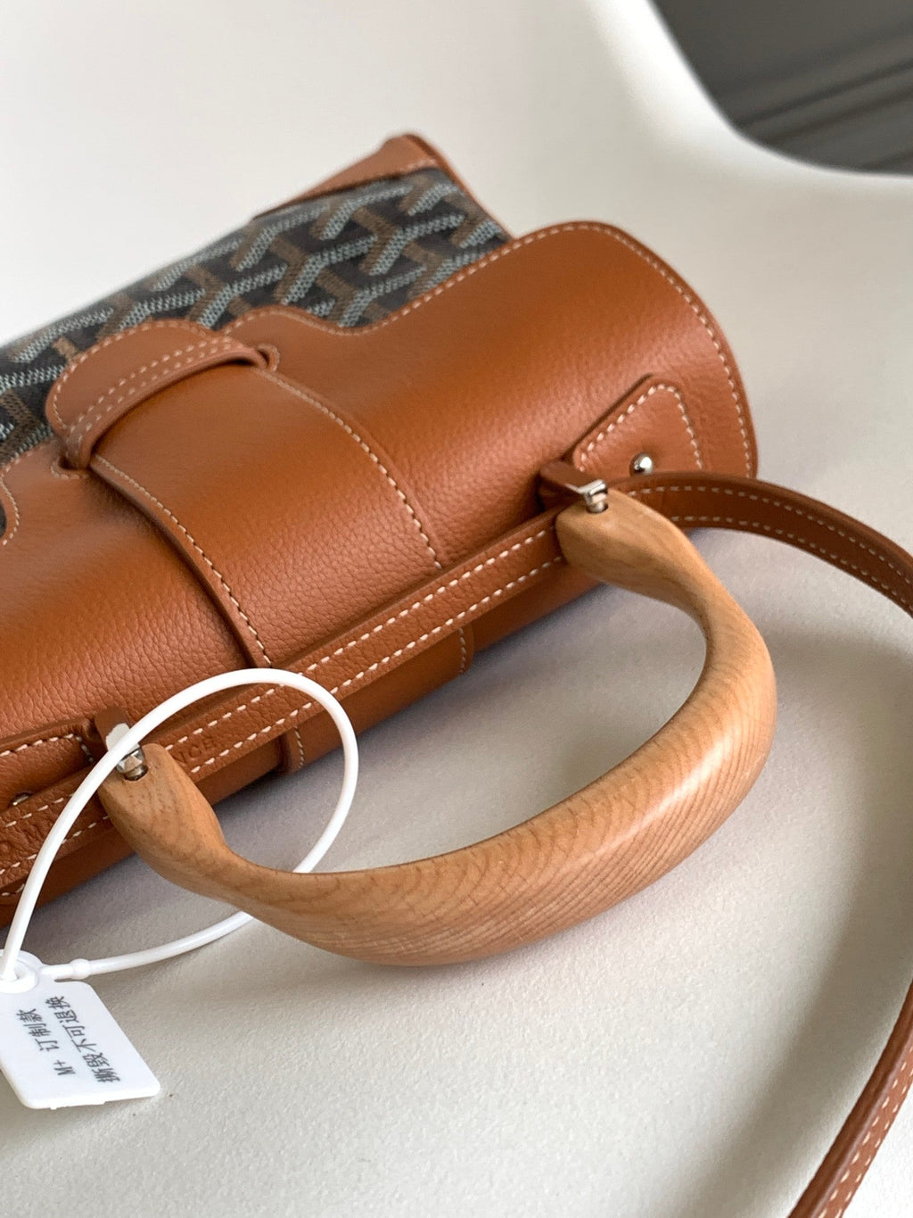 Bolso de mano con estampado clásico