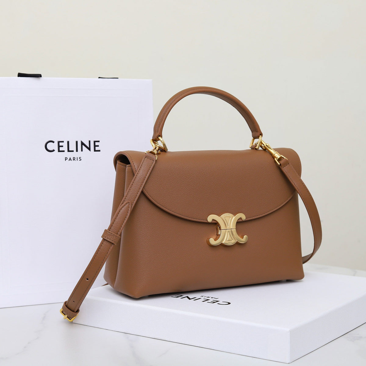 Bolso clásico de piel con asa superior