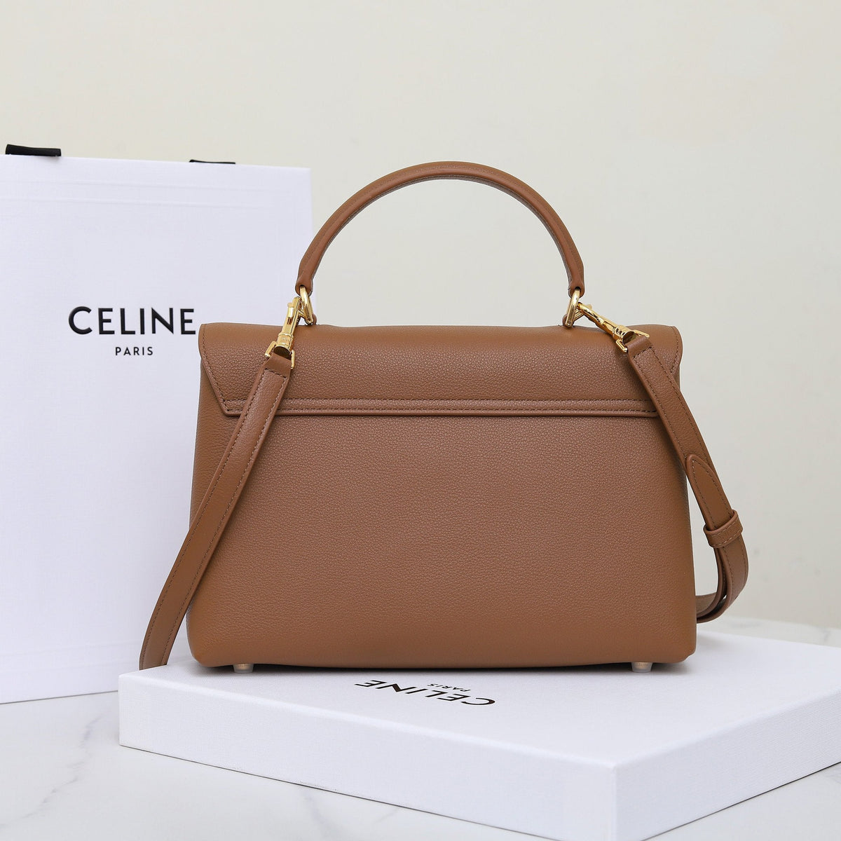 Bolso clásico de piel con asa superior